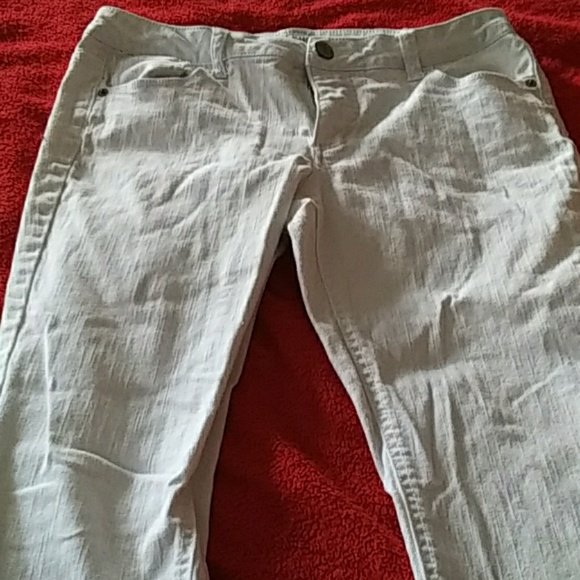 Mossimo stretchy capris - Picture 1 of 3